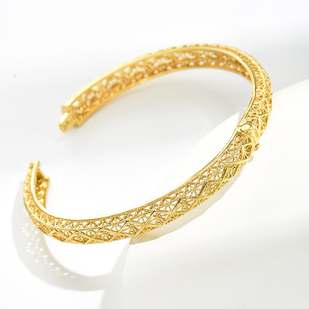Special-interest Design Copper Plated Gold Bracelet For Women